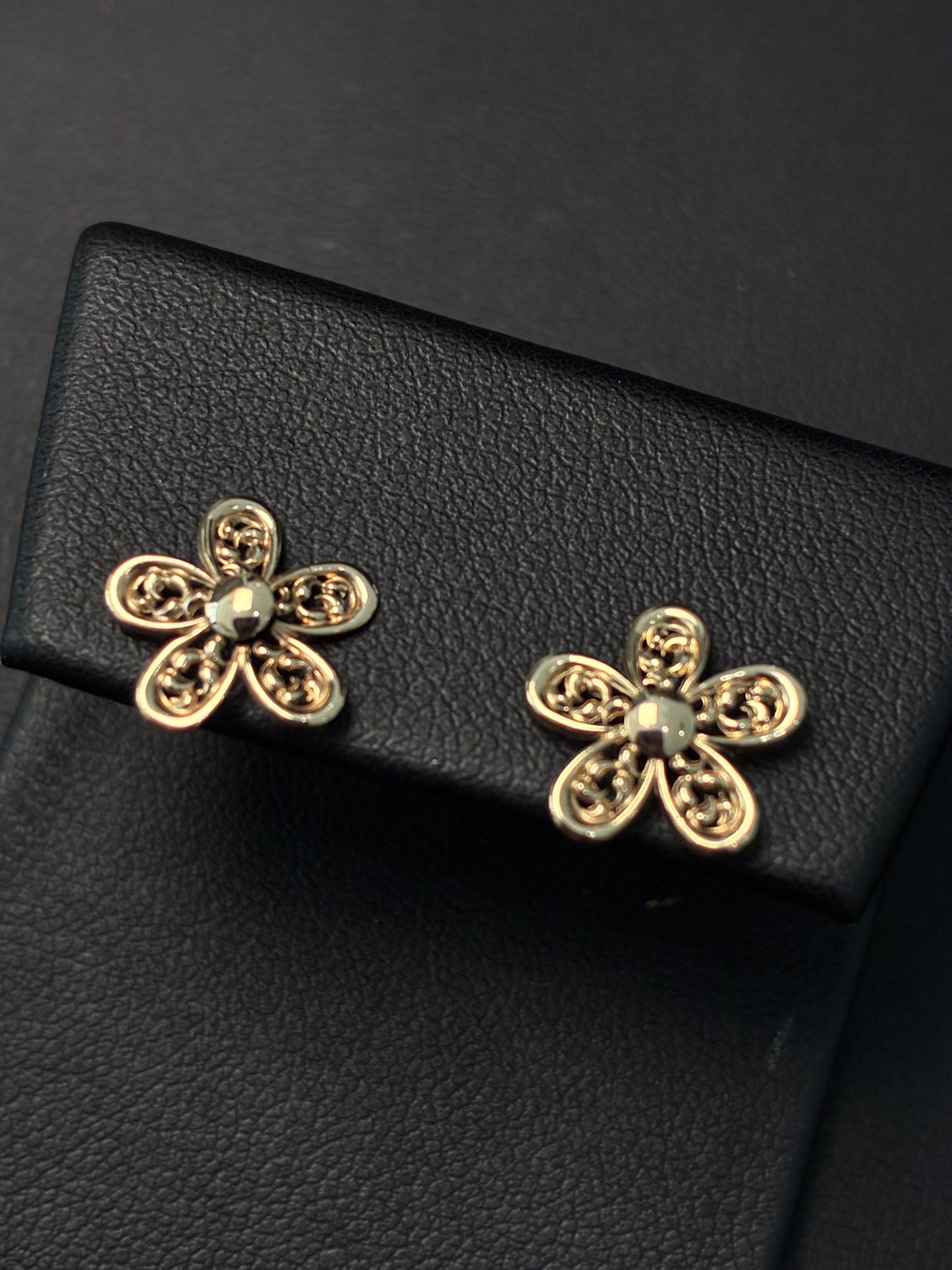 ARETES FLOWER GOLDEN