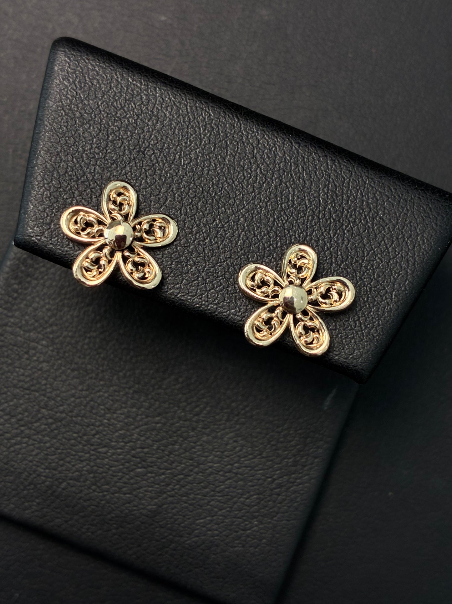 ARETES FLOWER GOLDEN