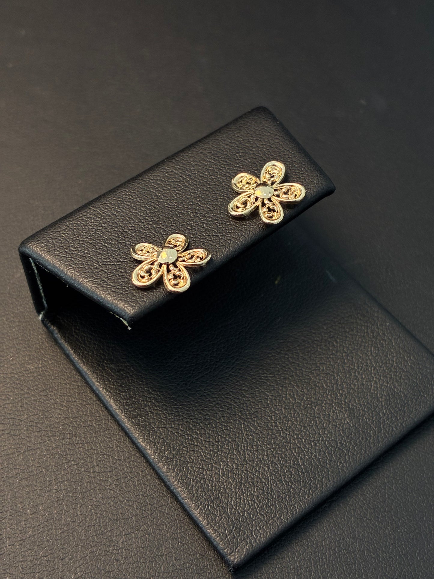 ARETES FLOWER GOLDEN