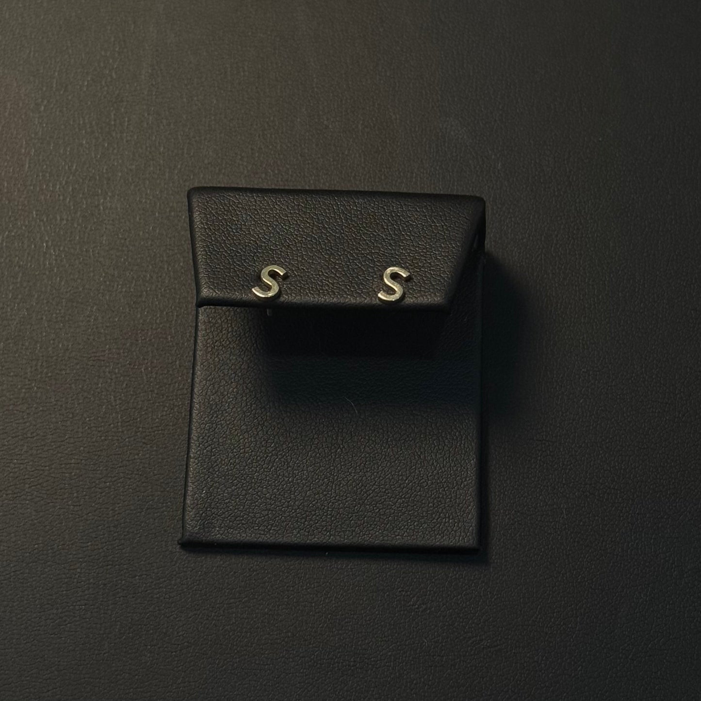 Aretes de Iniciales